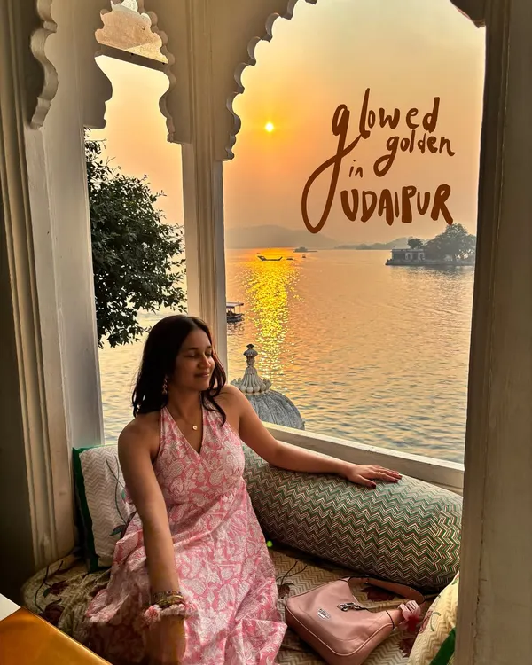 Glowing in golden Udaipur. I can add custom, elegant script and doodles to your sunset photos to make them even more magical.