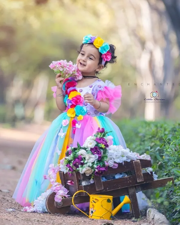 A moment of pure magic. This portrait showcases my signature enchanted style, combining custom outfits and elaborate floral props to create a truly breathtaking image.