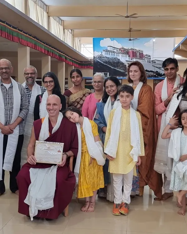A beautiful moment from the formal Geshe ceremony for one of our teachers, where members of our community, including families and children, gathered to share their respects and receive blessings.