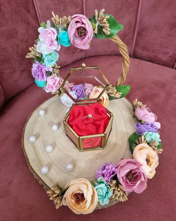 Unveiling timeless elegance with our new engagement ring platter. The floral-adorned wooden platter and glass ring box create a dazzling beginning for any love story.