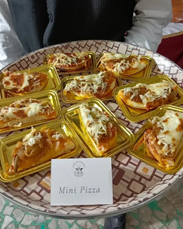 Our mini pizzas are a staple for kids' parties. Served on convenient single-portion trays, they are easy for little hands to hold and a guaranteed favorite among young guests.