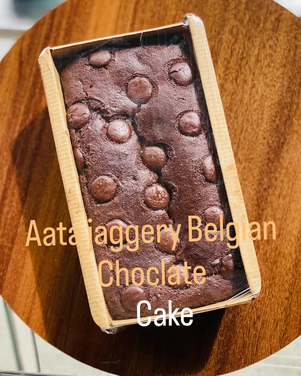 A close-up of my Aata Jaggery Belgian Chocolate Cake before it gets packed. I use high-quality Belgian chocolate chips that melt beautifully into the wholewheat and jaggery base.