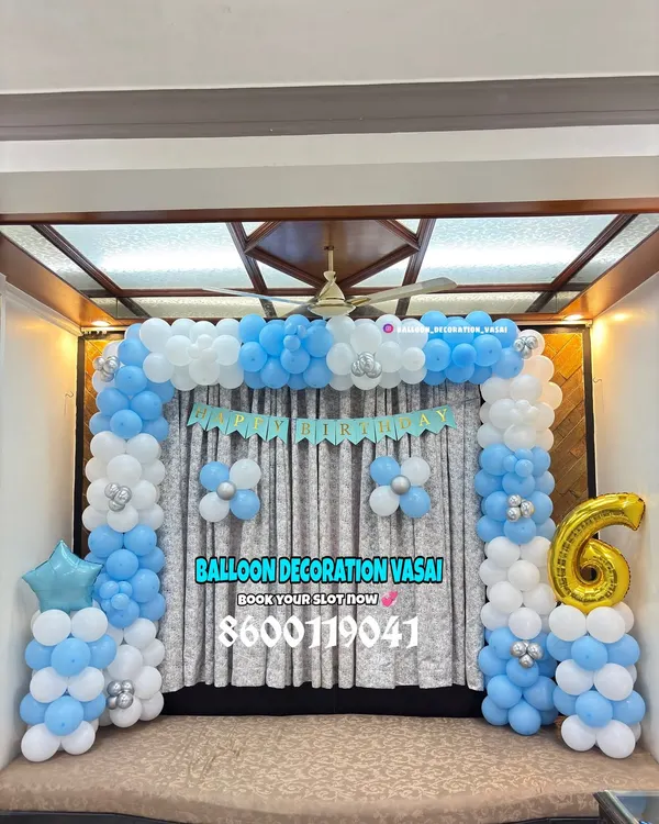 A simple balloon arch in blue and white for a 6th birthday. This setup is perfect for creating a photo corner at home.