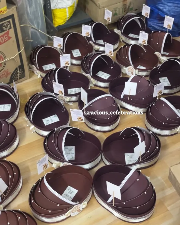 A large order of our unique cradle-shaped hampers. We chose this beautiful brown color as a gender-neutral option for baby showers, and it's become very popular.