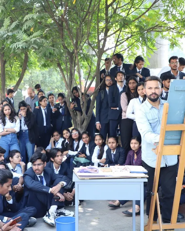 A group of students from D.Y. Patil College in Pune, gathered for an on-the-spot landscape painting demonstration and workshop.