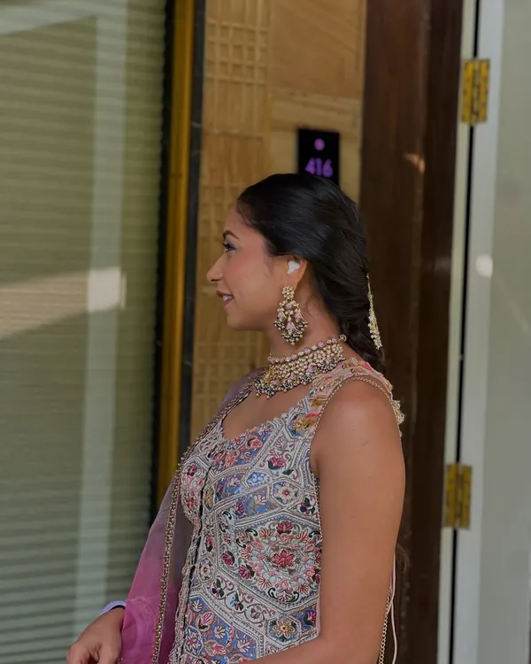 A simple and elegant side-swept braid for a wedding guest. This style keeps hair neatly away from the face while still looking soft and beautiful.