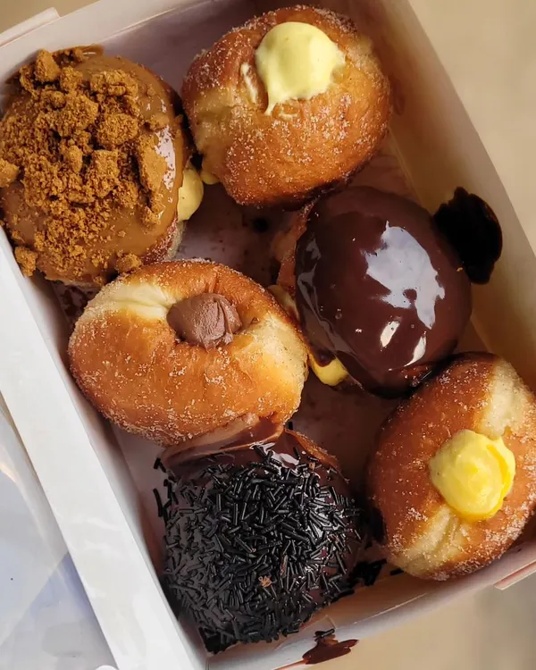 This is the Ultimate Box for a reason. It’s an assortment of my all-time best seller bombolinis, including Biscoff Crunch, Double Chocolate Boston Creme, and classic custard. The flavors change with the seasons, so there's always something new to try.