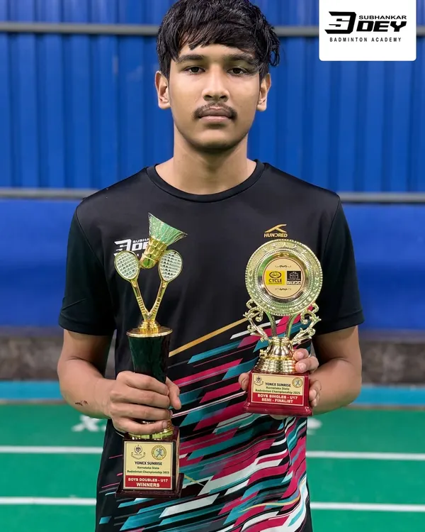 A proud moment for Yeshas Reddy, securing both the U17 Boys’ Doubles gold and a semifinal finish in Singles at the Karnataka State Championships. This dual success shows the all-around game we build.