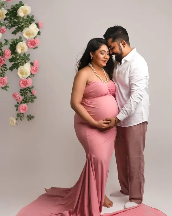 The sweetest kind of love. This pose is all about the tenderness and affection between partners, with a soft floral backdrop adding to the romance.