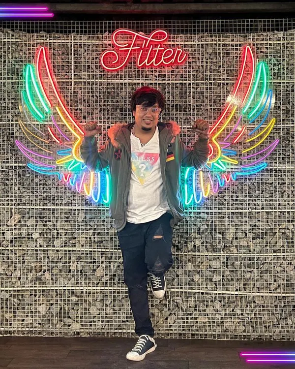 Posing in front of a neon angel wings sign at Filter in Koramangala. This reflects my belief that discipline is what keeps you growing.
