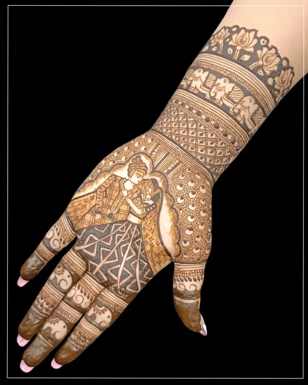 This stunning varmala scene was created by one of my students. It shows the high level of detail and storytelling they learn to incorporate into their bridal mehndi.