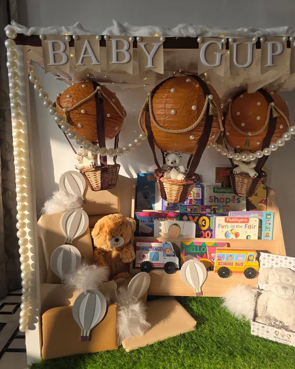 A different angle of the 'Baby Gupta' hot air balloon hamper, showing the arrangement of toys and books on the custom shelf.
