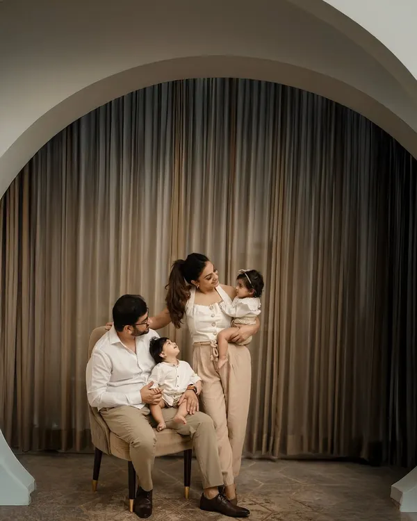 A perfect family portrait in my studio. I love the way they are looking at each other, creating a frame filled with love and connection. The neutral tones keep the focus right where it belongs: on the family.