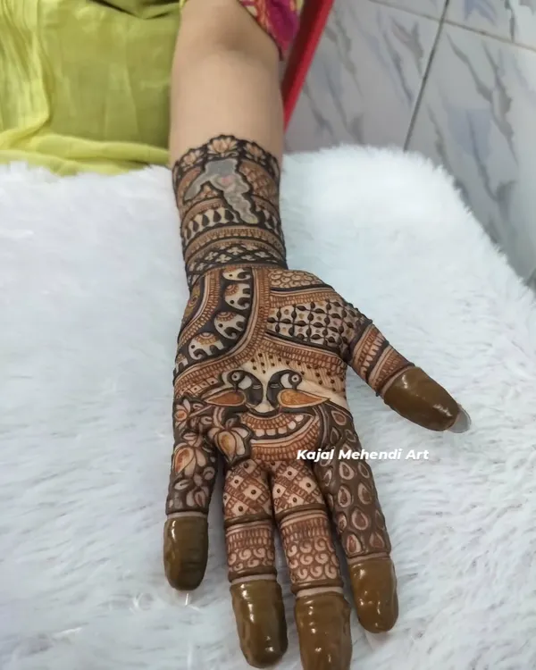 A beautiful single-hand design done by my talented team. This style is perfect for a bridesmaid or guest who wants an intricate but not overly heavy look.