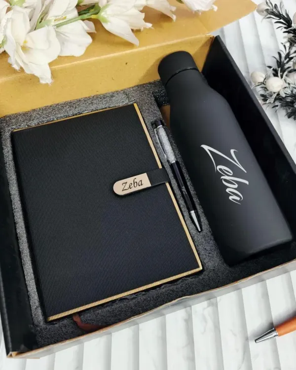 A classic corporate gift set in black. This hamper includes a personalized diary with a carbon-fiber texture and a matching name-engraved water bottle.