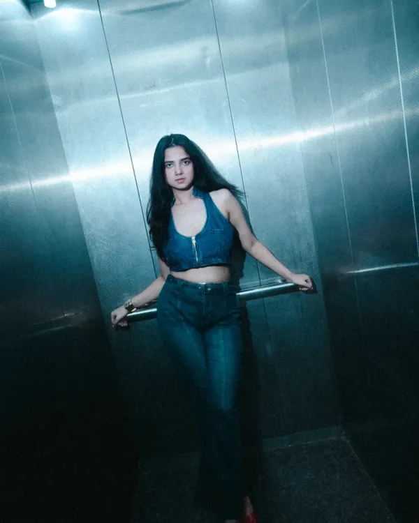 A denim-on-denim look is always a classic. For this city-vibe photoshoot, I styled a denim halter top with matching flared jeans. It's a simple but powerful look that works for a casual day out or a cool evening event.