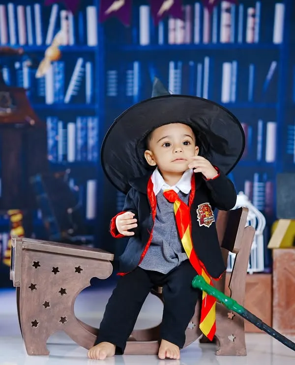 Ready for class at Hogwarts. This little wizard is seated at a miniature school desk in our detailed Harry Potter library set.