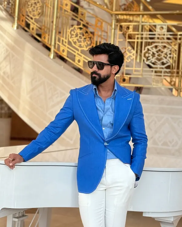 Our vibrant blue linen blazer with wide lapels and prominent white stitching. It's a fresh, modern piece perfect for day events, brunches, or a stylish resort vacation.