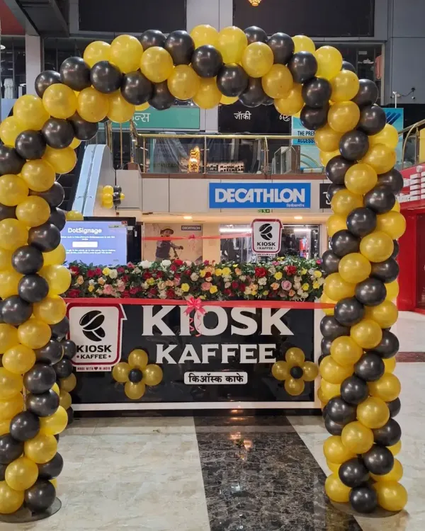 This is my specialty: creating decorations that match your brand identity. For Kiosk Kaffee, I used their signature black and yellow to build this eye-catching balloon arch, ensuring their launch was instantly recognizable.