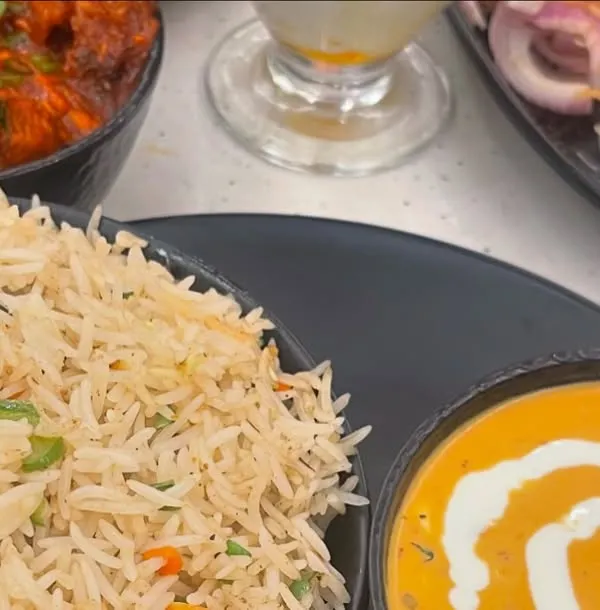 A comforting North Indian meal of vegetable fried rice served with a creamy dal makhani.