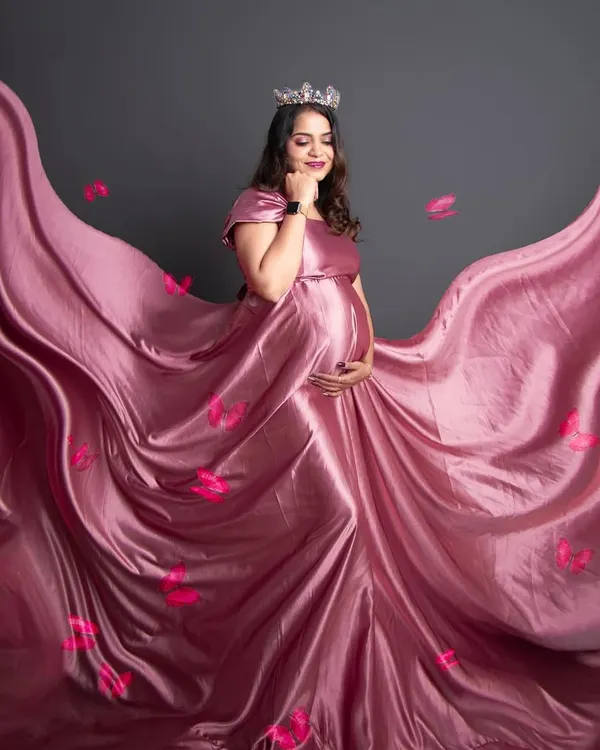 This is one of my absolute favorite shots. We use flowing gowns and special techniques to create a sense of magic and movement, making you feel like the queen you are. This is what a dreamy maternity portrait is all about.