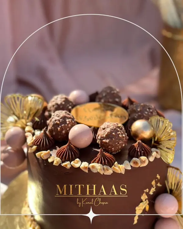 A close-up of my Ferrero Rocher cake, a true indulgence for chocolate and hazelnut lovers. The cake is topped with whole Ferrero Rochers, toasted hazelnuts, and delicate chocolate piping, making it a luxurious centerpiece.