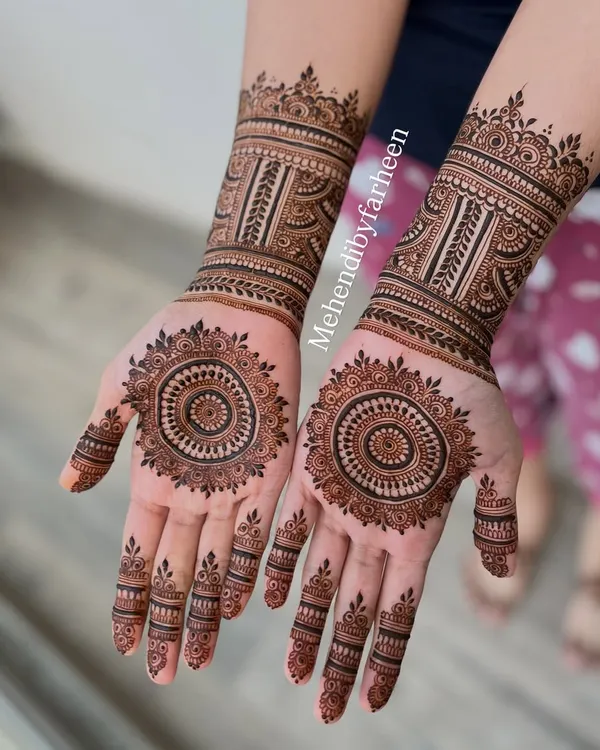This symmetrical mandala design is a favorite for its balance and elegance. It features a detailed central pattern on each palm, complemented by intricate work on the fingers and a beautiful cuff design on the wrist, perfect for any festive occasion.
