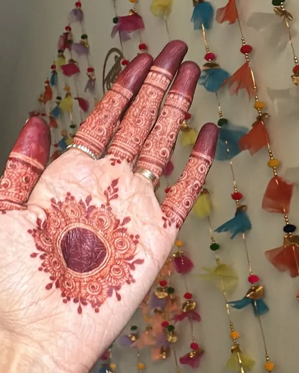 This is the beautiful, fresh stain after just 15 hours and even after washing hands. The deep reddish-brown color is the sign of pure, natural henna.