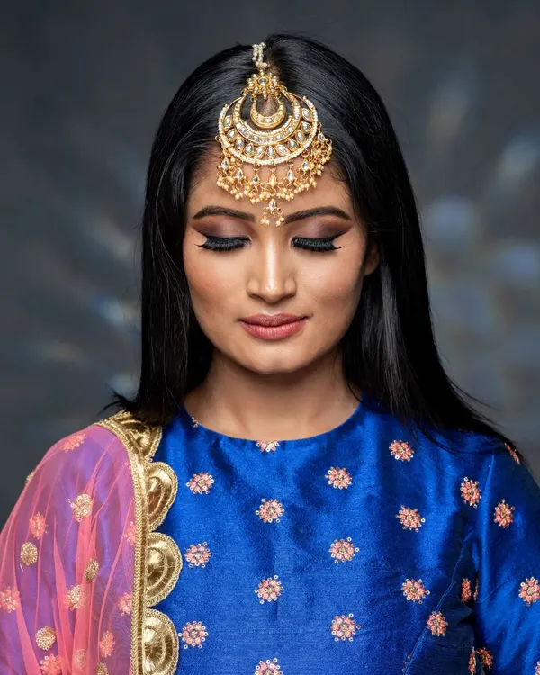 A detailed close-up of the sharp, defined smokey eye I created for this photoshoot. The look is intense yet clean, paired with a perfectly sculpted brow and dramatic lashes.