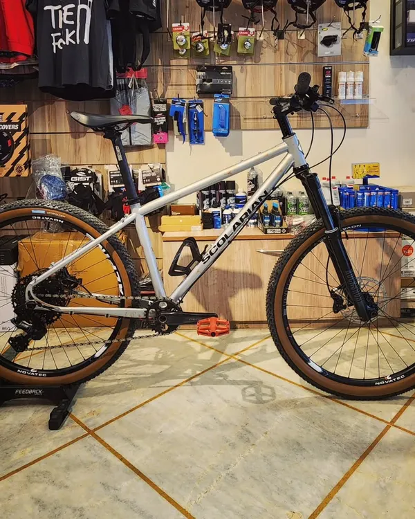 This is the 'Contrarian', a perfect example of a custom hardtail mountain bike built from the ground up. It’s designed to be unique and stand out, built on a custom-measured Scolarian steel frame for a ride that feels like an extension of you.