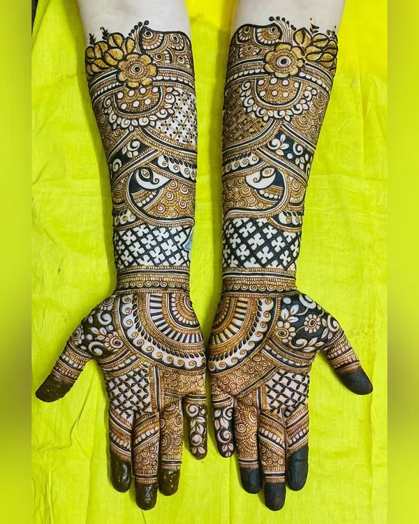 This design uses a beautiful mix of light and dark shading, known as a fusion style. The contrast makes the floral and peacock elements pop, creating a modern yet intricate look.