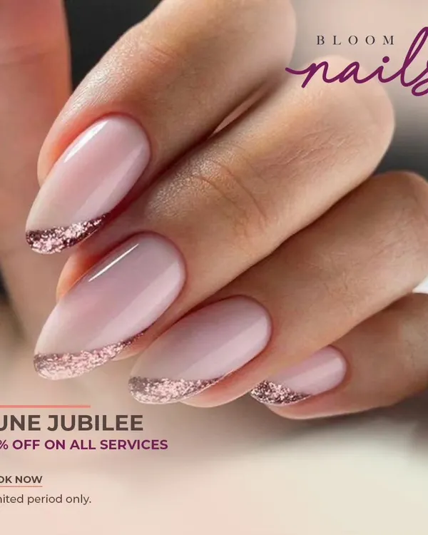 This is the perfect example of a timeless look with a touch of glam. I created this elegant French manicure with a sparkling rose gold glitter tip on almond-shaped nails, giving it a sophisticated and modern feel.