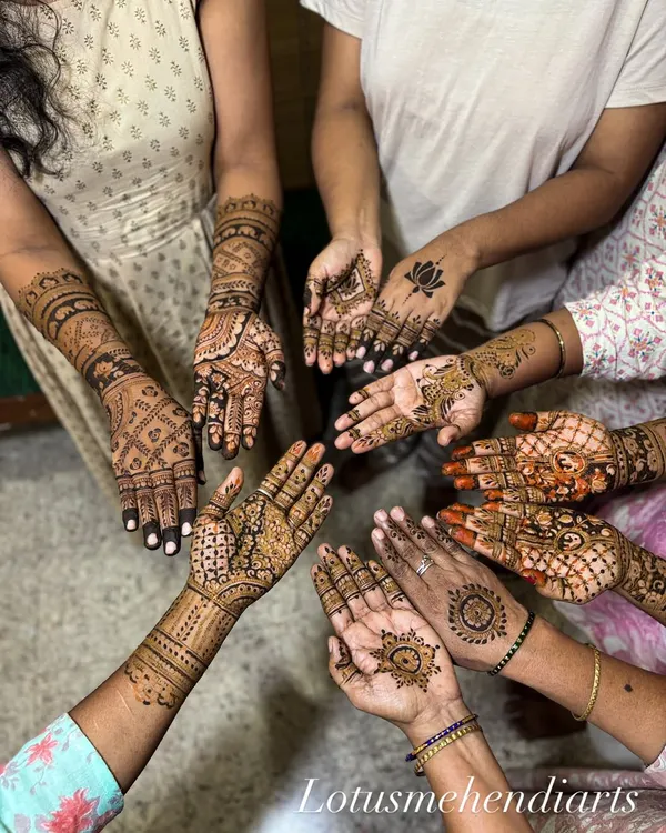 A circle of joy! This photo shows the variety of designs our team created for guests at a single event, from full-palm patterns to simpler motifs.