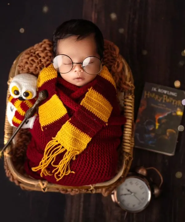 A little bit of magic for this newborn's first photoshoot. This Harry Potter theme is one of my favorites, complete with a tiny wand and Gryffindor scarf to welcome the newest wizard to the family.