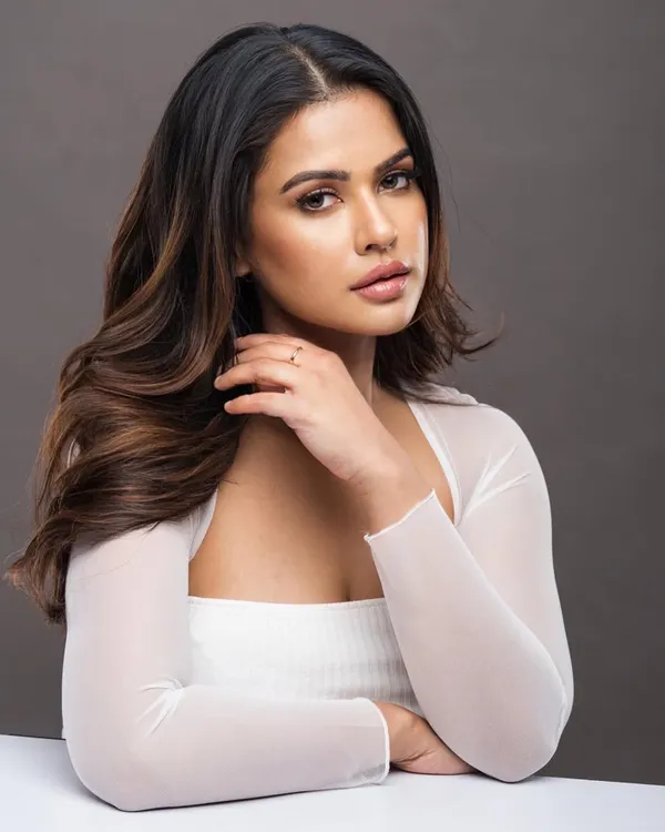 A professional studio shot of actress Sharmiela Mandre. I created a look with maximum glow and minimal makeup, focusing on luminous skin and soft definition.