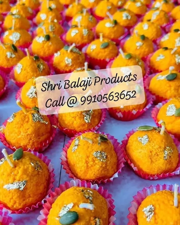 These Boondi Ladoo candles are one of my signature creations and a bestseller for my students. They look so realistic, making them perfect for festive gifting. In my classes, I teach you how to achieve this perfect texture and vibrant color using high-quality soy wax.