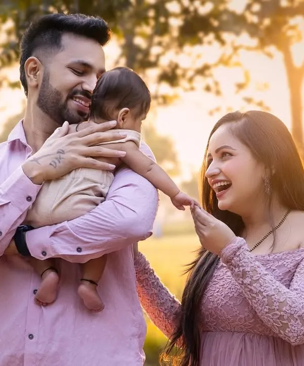 We believe the best family portraits happen when you’re just being yourselves. This beautiful outdoor family session during the golden hour is all about genuine smiles and warm hugs.