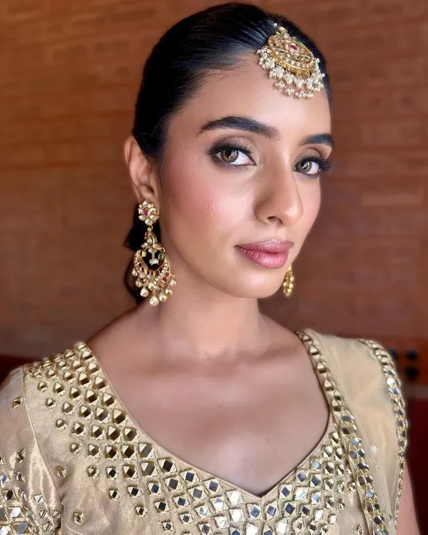 This is my signature 'Glow Getter' look. I focus on creating luminous, real-looking skin paired with softly smoked-out eyes for a radiant finish that's perfect for a Sangeet or evening party.