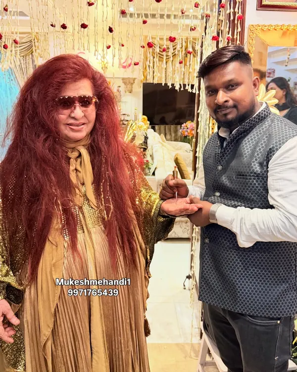It was a great honor to meet the "Queen of Beauty," Shahnaz Husain ji, and apply mehndi for her. Her appreciation for my art means a lot to me.