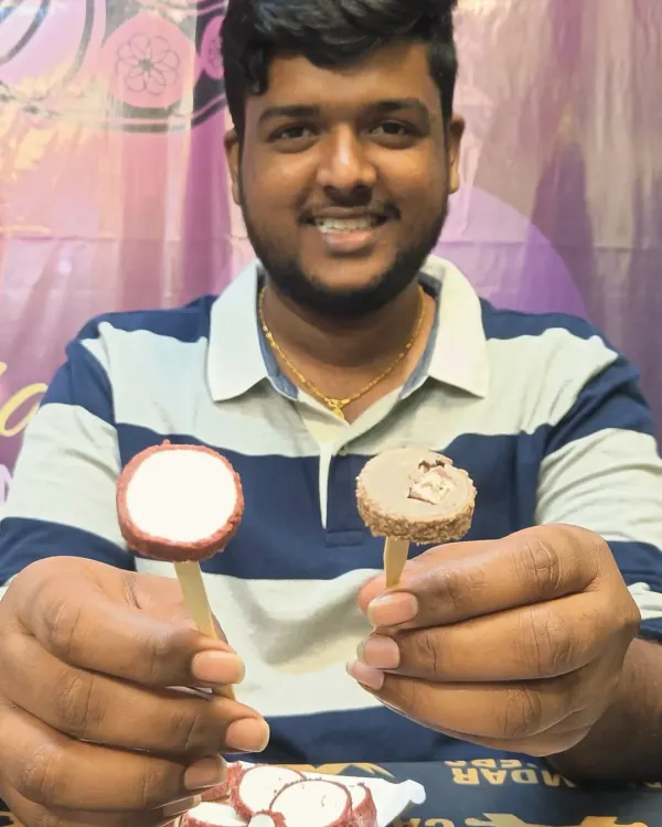 Our special ice cream lollipops are a unique and fun dessert, especially popular during the Ramadan festival. A cool treat after a spicy meal.