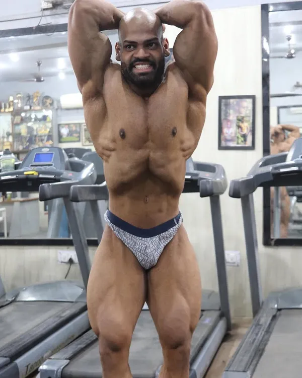 Ram Ram Bhai Saryanu. The vacuum pose is a hallmark of classic physique. It demonstrates incredible core control and creates the illusion of a smaller waist, enhancing the V-taper. We practice this until it becomes second nature.