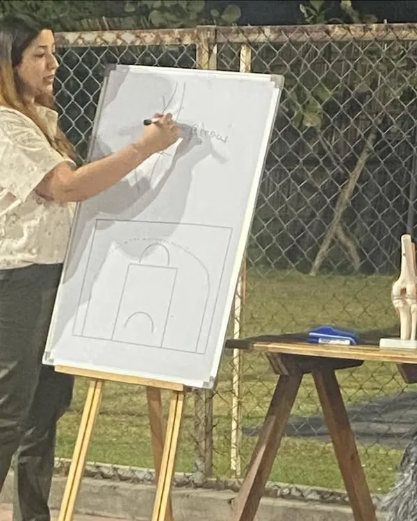 We hosted a knowledgeable and interactive session with Dr. Kavita Goel on injury prevention. She taught our athletes how to distinguish between workout pain and injury pain, and the importance of proper warm-ups.