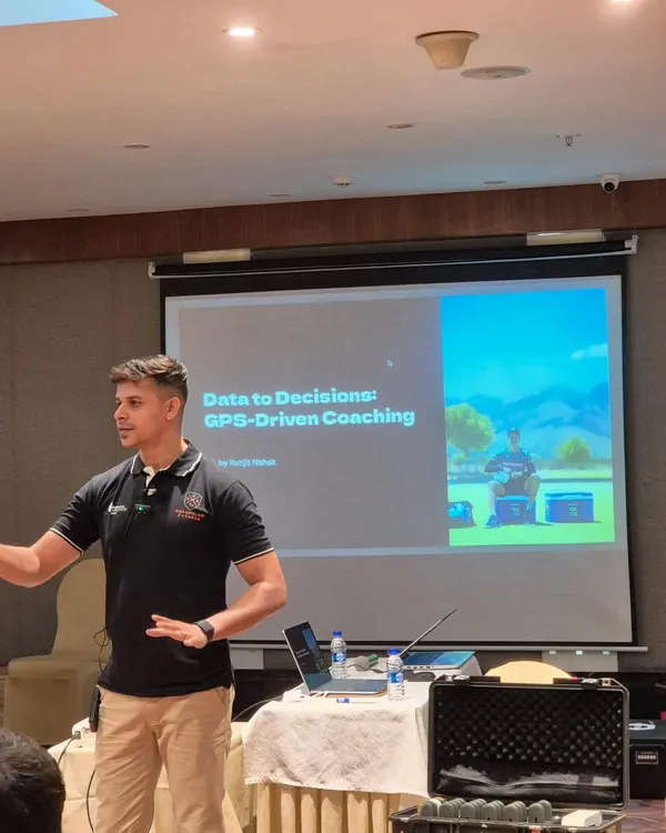 Presenting on GPS-driven coaching at the NSCA India workshop. I demonstrate how to analyze data from live scenarios to plan effective sessions and manage player load without getting lost in the noise of the numbers.