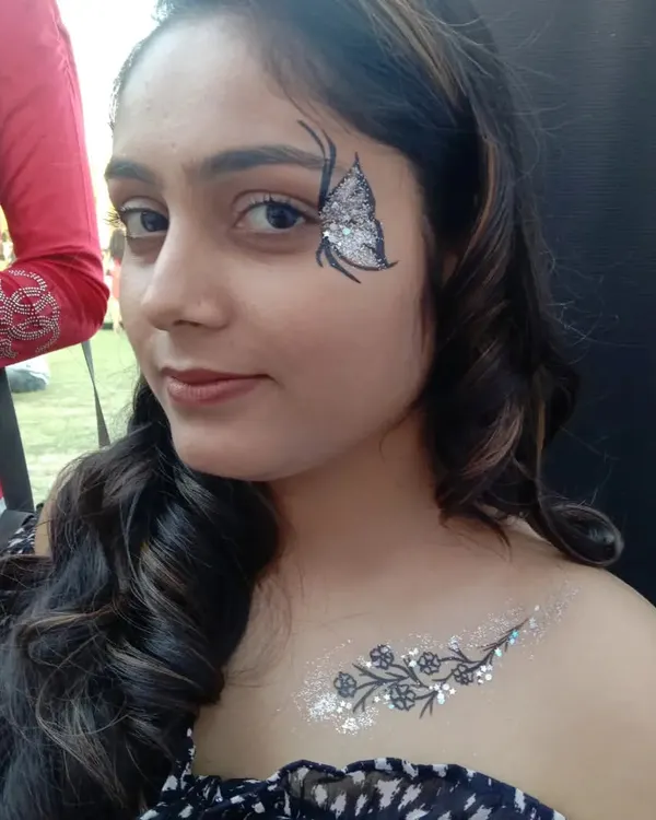 A popular combination: a sparkling silver butterfly on the eye paired with a delicate floral vine on the collarbone. This look is perfect for creating a cohesive and elegant statement.