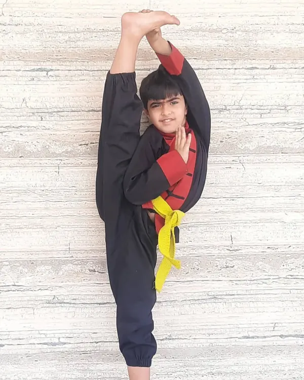 This young student achieved this perfect standing split after just one year of training. It’s a testament to the power of consistent practice in developing flexibility, balance, and focus.