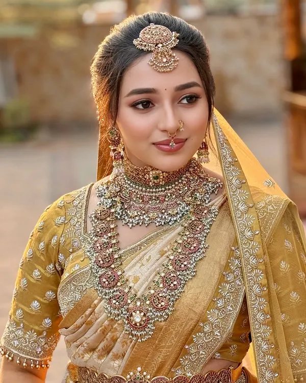 A royal ode to tradition. This is my signature South Indian bridal look, featuring flawless, glowing skin and makeup that highlights the bride's natural grace, all captured in a perfect golden hour light.