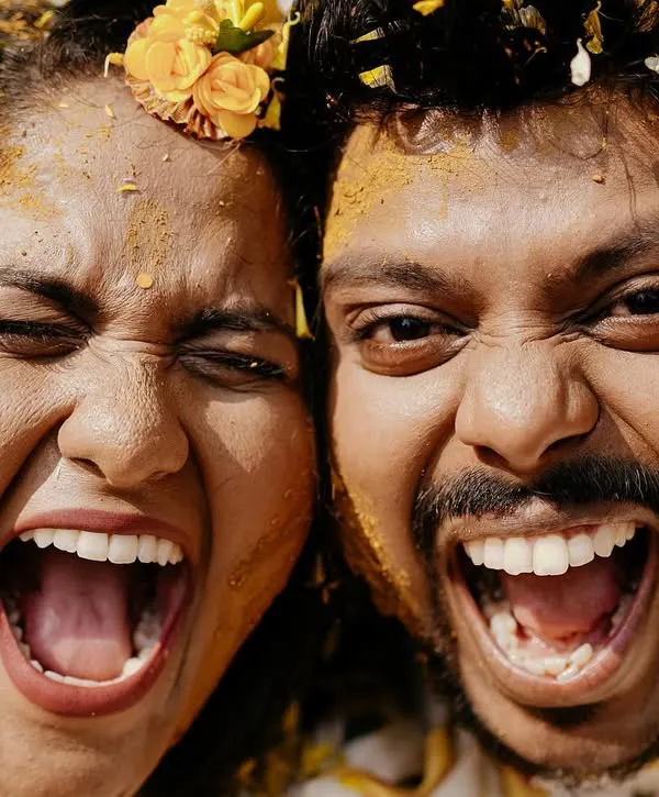 This is what pure, unscripted joy looks like. I live for these candid Haldi moments where everyone lets loose and the laughter is infectious.