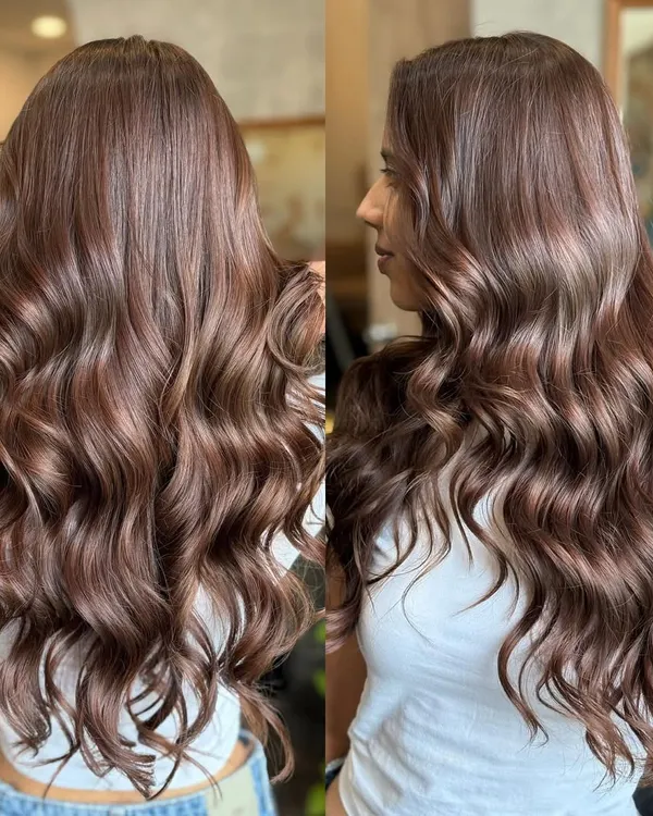 This is the kind of glossy, rich, and healthy hair that gives you that main character energy. I specialize in creating these luxurious chocolate brown tones that look absolutely stunning and feel amazing.