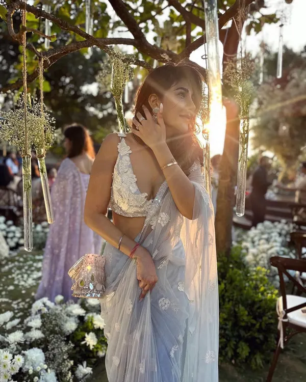 Golden hour at a day wedding. This light, ethereal saree with delicate floral embroidery is perfect for an outdoor celebration.