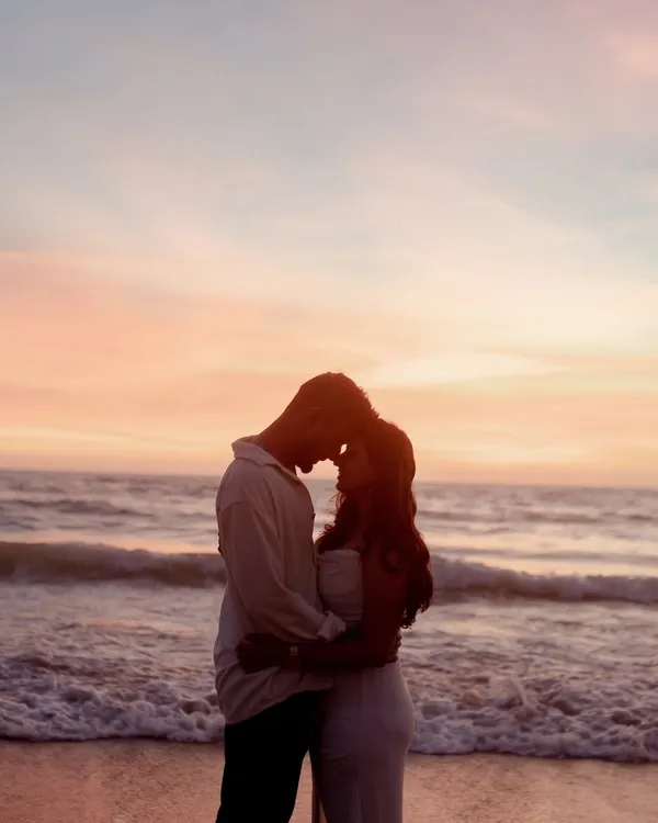 A perfect silhouette against a stunning Goan sunset. We live for these magical moments where love and nature come together in a single, breathtaking frame.